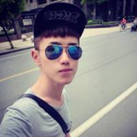 正太半身唯美男生头像