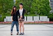 大学生情侣毕业拍换装照