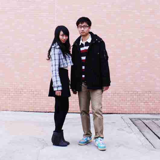 大学生情侣换装毕业照男穿黑丝短裙组图