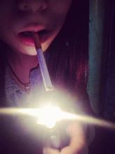 莫子嫣第二期抽烟伤肺不伤心女生自拍