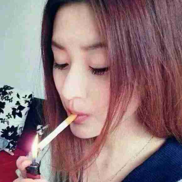 忧伤女人抽烟霸气图伤感霸气抽烟女孩图片