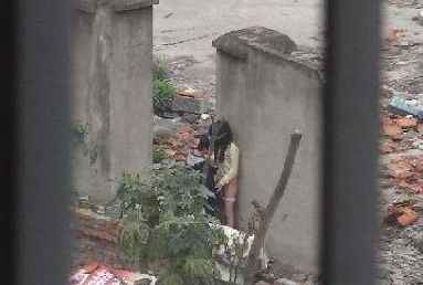 大学生情侣工地门很傻很天真!