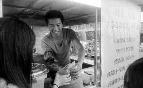 后大学生情侣放弃北漂