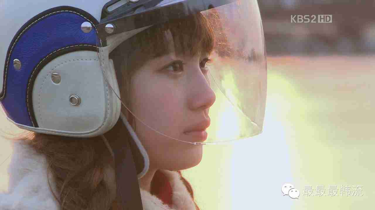 中成功扮演了大学时期初恋