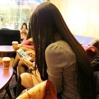 女生长发气质混搭