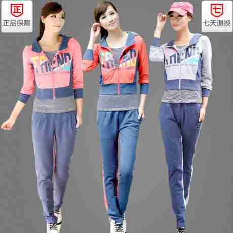 黄上衣玫红裤子靓女购物