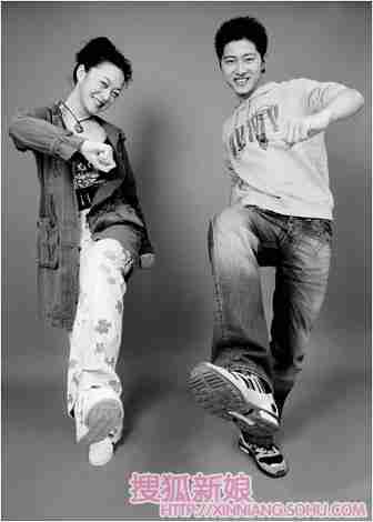 黑白情侣照中的时尚情侣