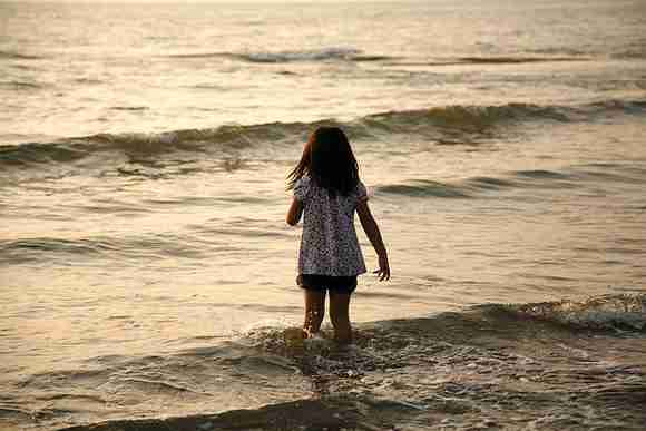 素描情侣头像黑白背影