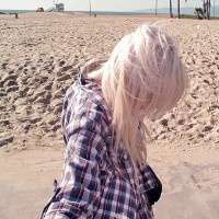 一阵阵的英伦风微信女生头像