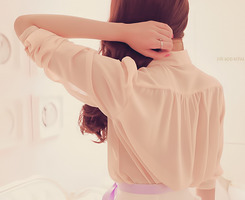 微信女生背影带拽的头像