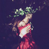 带花环的女生头像欧美