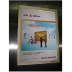 出入这些高档楼字的人群通常都是高级职员