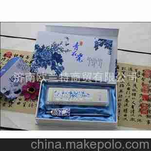 即指写字作画时用以压纸的文房四宝之一