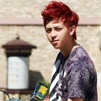 青春洋溢的个性潮男微信头像