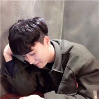 略带伤感的男生