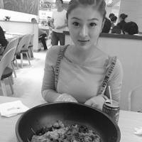 女生头像带我单身字的