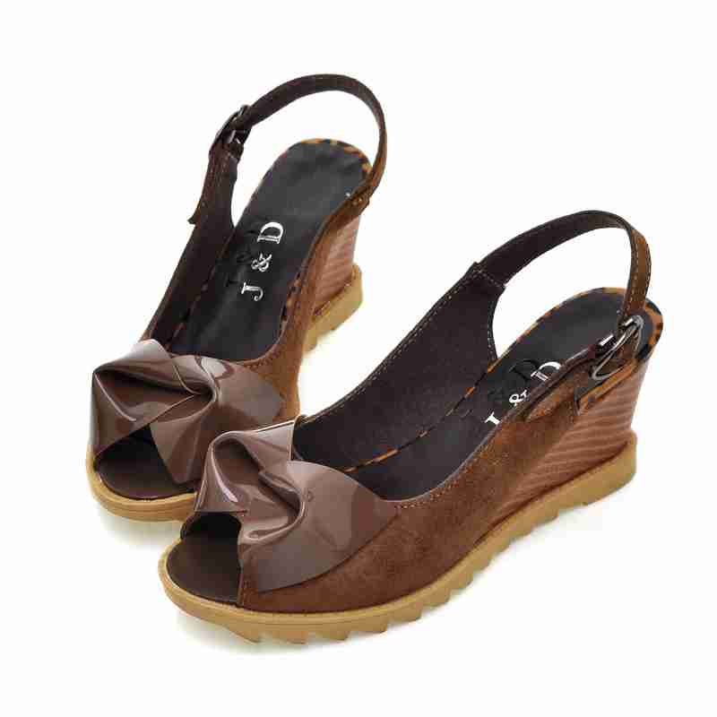 松型圆领短袖可爱女