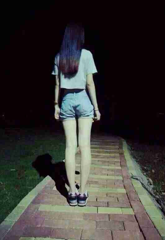女生唯美背影