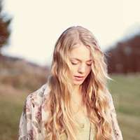 阳光下的欧美头像女生