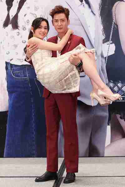 韩栋现场抱江铠同男人味足十二