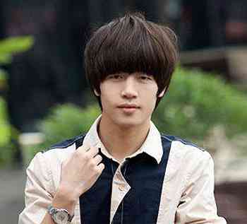 散发很优雅的男人味