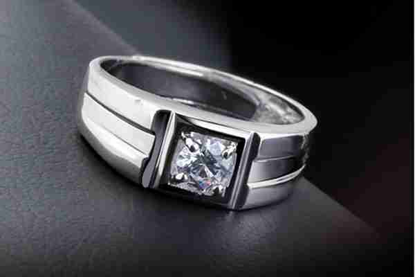 选粗犷型体现男人味