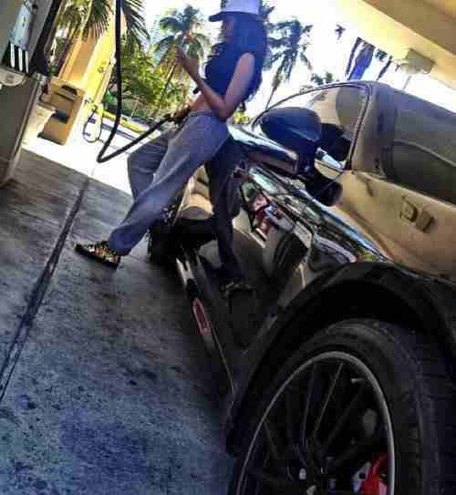 微信头像那双眼动人;