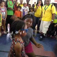 老外搞笑gif;熊孩子