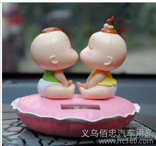 亲嘴娃娃小孩太情侣娃娃摇头