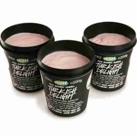 浴霜散发女性的性感妩媚