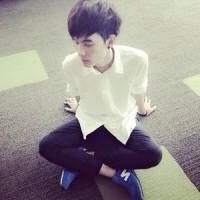 盘腿个性意境的男生微信