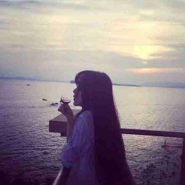 蓝色系海边女头