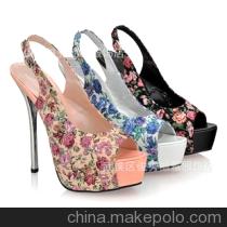 玩味夜店性感红唇