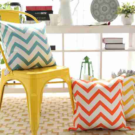 可爱性感红唇抱枕靠垫