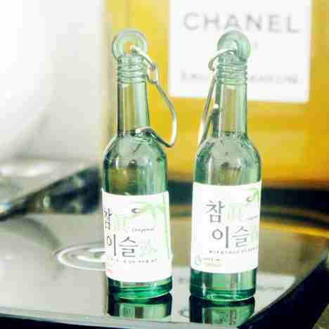 韩国真露酒瓶耳环;绿色小酒瓶耳环;创意酒瓶耳环