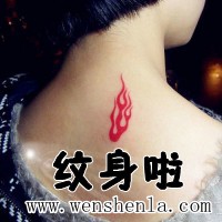 女生后背性感纹身图片