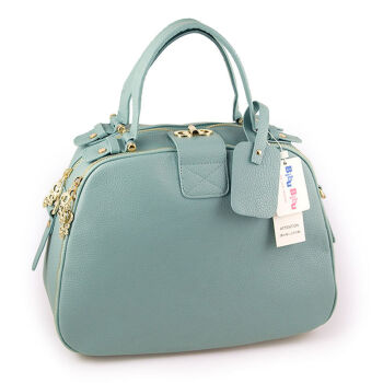 尤其喜欢湖绿色