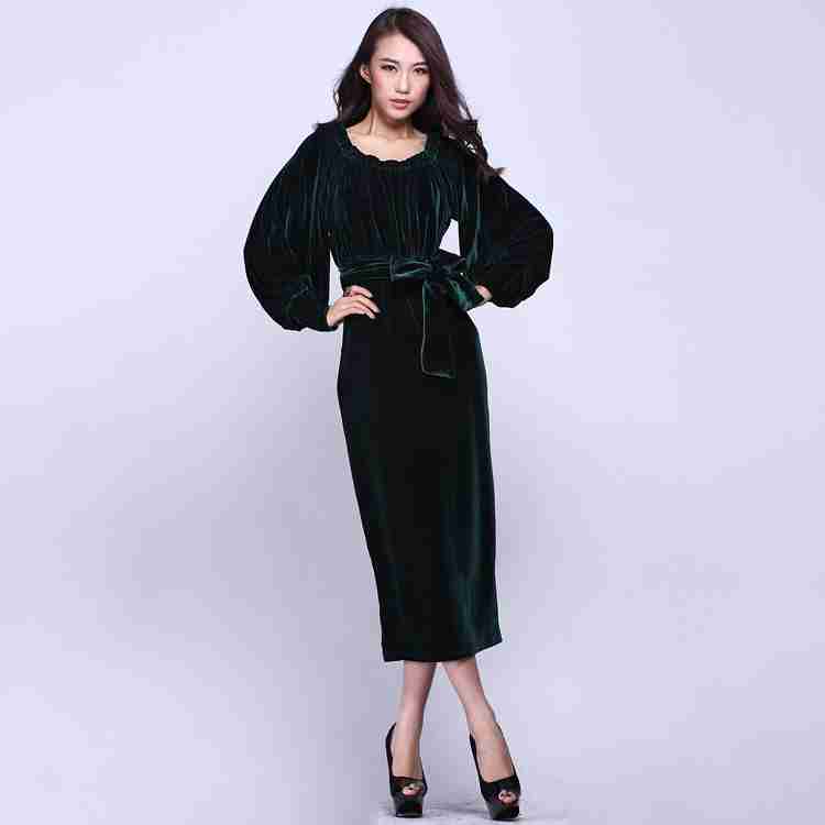 领绿色丝绒连衣裙