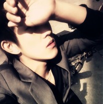 拽拽的意境帅男半身头像爱吗