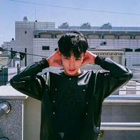 你的笑抵过了风霜意境伤感男生头像