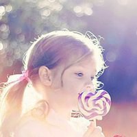 微信小女孩拿花头像图片