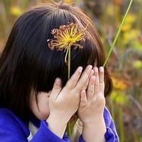 微信小女孩拿花头像图片