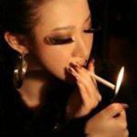 红唇抽烟图片