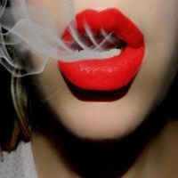 红唇抽烟图片