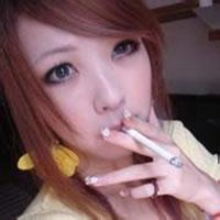红嘴唇抽烟图片