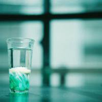 一杯水的图片跟文字