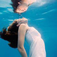 一杯水的图片跟文字