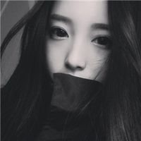 女生冷酷黑白照