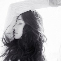 女生头像黑白戴帽子