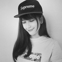 女生头像黑白戴帽子